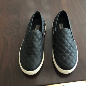 Steve Madden Ecentrcq!